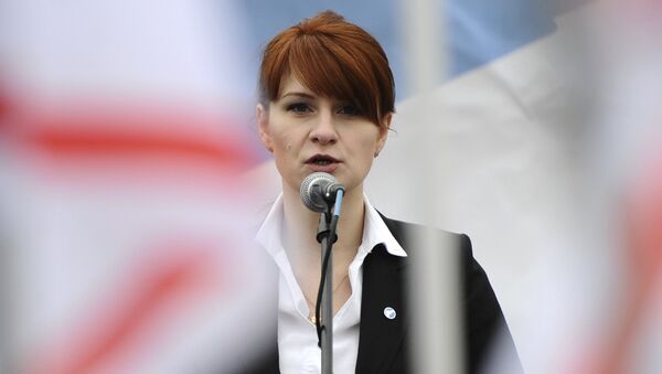 In this photo taken on Sunday, April 21, 2013, Maria Butina, leader of a pro-gun organization in Russia, speaks to a crowd during a rally in support of legalizing the possession of handguns in Moscow, Russia - Sputnik Brasil