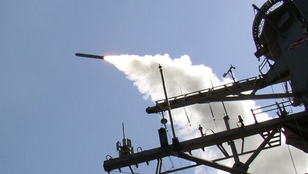Destróier de mísseis guiados USS Porter (DDG 78) lançando o míssil Tomahawk (TLAM) - Sputnik Brasil