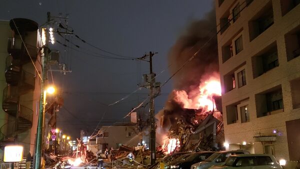 Bombeiros trabalham em local de explosão de restaurante japonês na cidade de Sapporo. - Sputnik Brasil