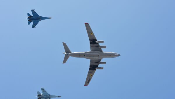 Aeronaves Il-76MD e Su-27 durante desfile militar em Kiev, Ucrânia, 24 de agosto de 2018 - Sputnik Brasil