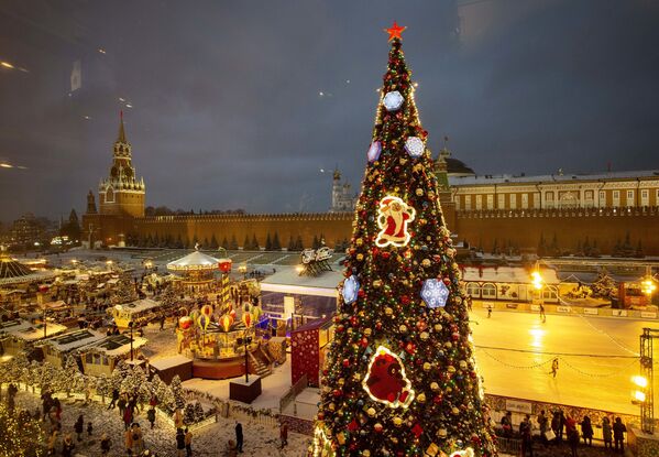 Árvore de Natal na Praça Vermelha, em Moscou - Sputnik Brasil