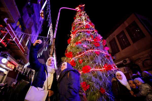Árvore de Natal em Damasco - Sputnik Brasil