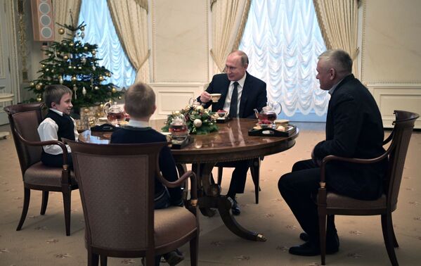 Presidente russo, Vladimir Putin, durante reunião com crianças, Rússia - Sputnik Brasil