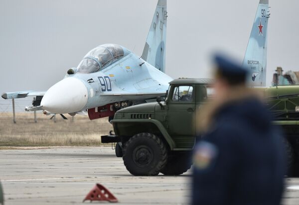 Caça Su-30M2 no aeródromo de Belbek perto de Sevastopol - Sputnik Brasil