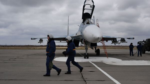 Pilotos de caças Su-30M2 no aeródromo de Belbek, perto de Sevastopol - Sputnik Brasil
