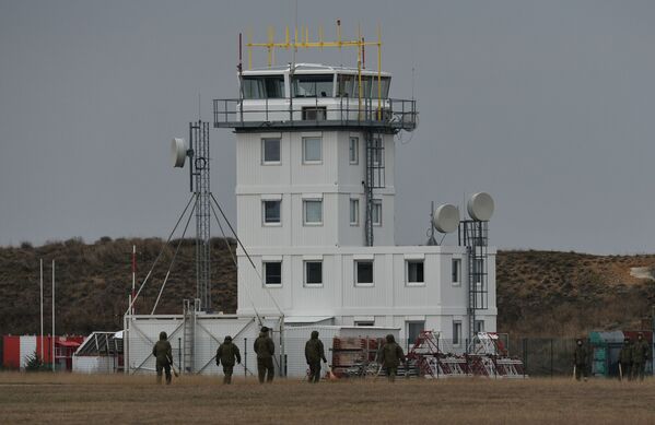 Torre de controle no aeródromo de Belbek, perto de Sevastopol - Sputnik Brasil