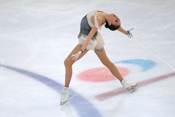 Patinadora artística russa, Alina Zagitova, na apresentação do campeonato de patinação no gelo, Saransk, Rússia - Sputnik Brasil