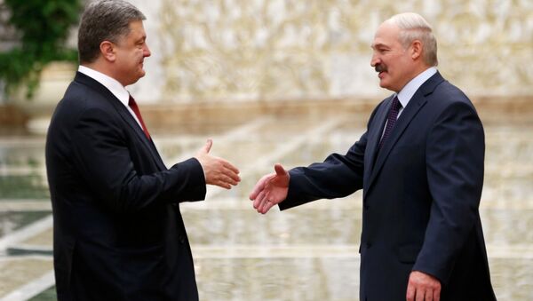 Petro Poroshenko e Alexandr Lukashenko - Sputnik Brasil