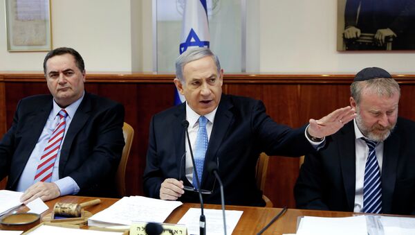 O premier israelense, Benjamin Netanyahu, em encontro com seus ministros em 14 de junho de 2015 - Sputnik Brasil