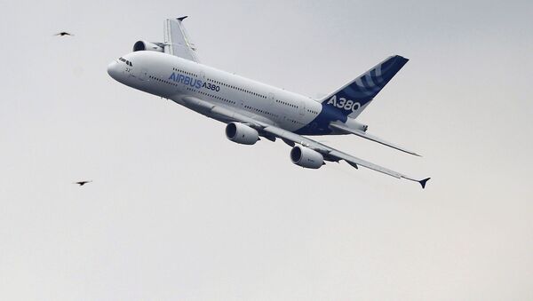 Um Airbus А380 faz apresentação em Le Bourget - Sputnik Brasil