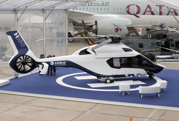 Helicóptero Airbus H160 no stand da fabricante no salão de Le Bourget - Sputnik Brasil