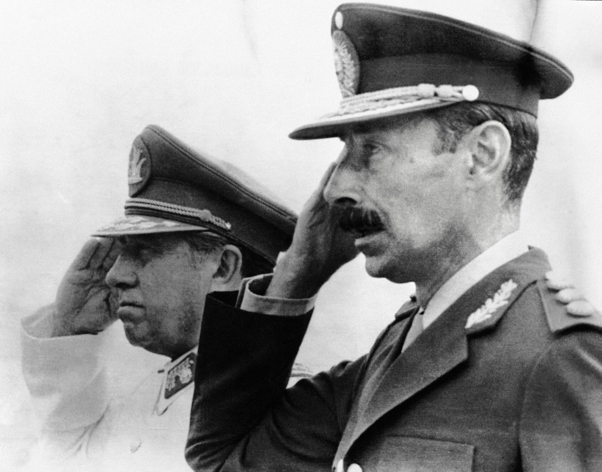 Os ditadores do Chile, Augusto Pinochet, e da Argentina, Rafael Videla. - Sputnik Brasil, 1920, 05.08.2022
