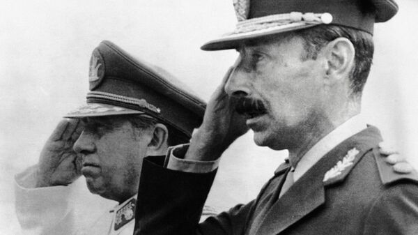 Os ditadores do Chile, Augusto Pinochet, e da Argentina, Rafael Videla. - Sputnik Brasil