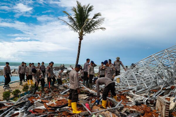 Consequências de um tsunami na Indonésia - Sputnik Brasil