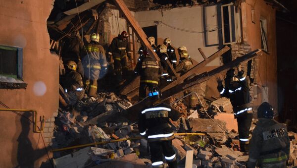 Um edifício residencial colapsa na Rússia após explosão de gás - Sputnik Brasil