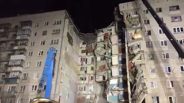 Imagem externa de edifício que desabou parcialmente em Magnitogorsk, na Rússia, deixando ao menos 7 mortos. Uma explosão de gás foi a causa do acidente. - Sputnik Brasil