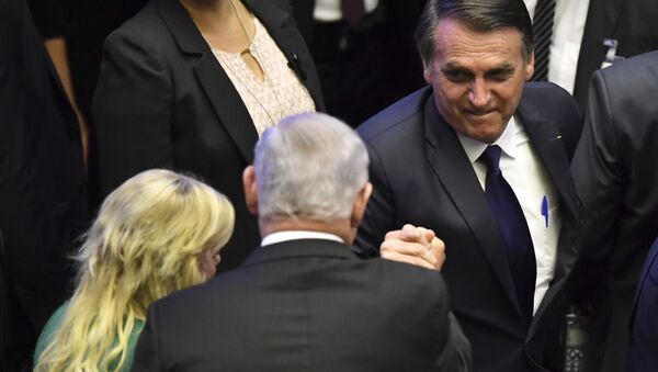 Jair Bolsonaro saudando o premiê israelense, Benjamin Netanyahu, durante a cerimônia de posse - Sputnik Brasil