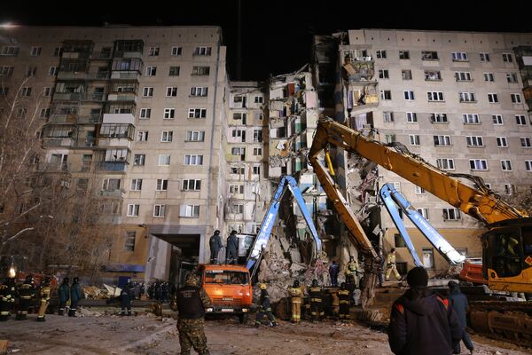 Escombros do prédio desabado na cidade russa de Magnitogorsk - Sputnik Brasil