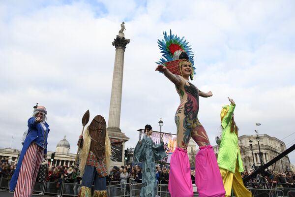 Participantes da marcha Parada do Dia de Ano Novo de Londres, Reino Unido - Sputnik Brasil