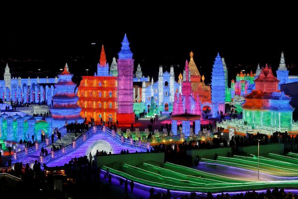 Festival de esculturas de gelo na cidade de Harbin, China - Sputnik Brasil