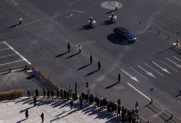 Automóvel transportando o líder norte-coreano, Kim Jong-un, em Pequim - Sputnik Brasil