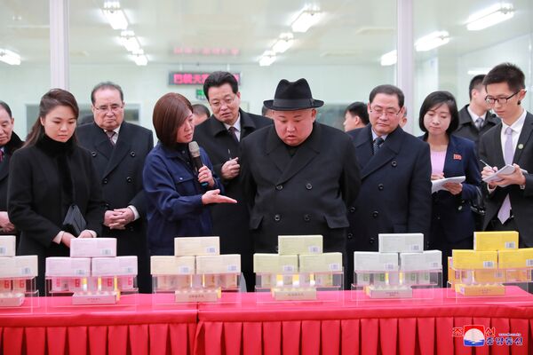 Líder norte-coreano, Kim Jong-un, durante visita a Pequim, na China - Sputnik Brasil