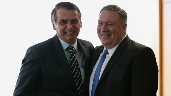 Jair Bolsonaro ao lado de Mike Pompeo, secretário de Estado dos EUA, após a posse do presidente brasileiro em Brasília - Sputnik Brasil