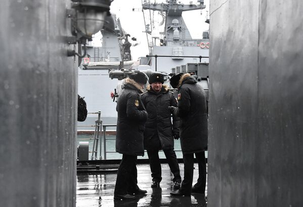 Militares no grande navio antissubmarino Severomorsk da Frota do Norte, em Sevastopol - Sputnik Brasil