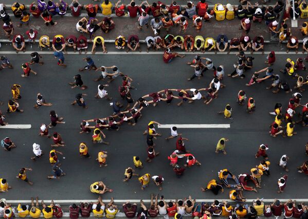 Católicos participam da procissão anual do Nazareno Negro em Manila, Filipinas - Sputnik Brasil
