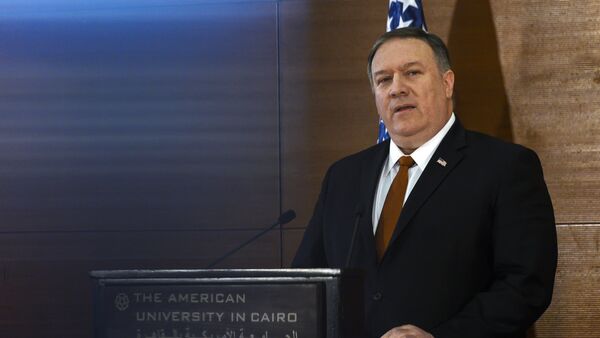Secretário de Estado dos EUA, Mike Pompeo, durante reunião com estudantes da Universidade Americana do Cairo, no Egipto, 10 de janeiro de 2019 - Sputnik Brasil