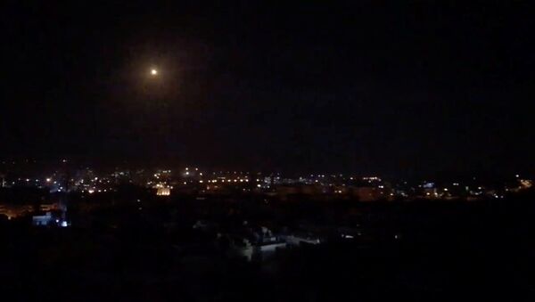Um suposto míssil lançado por Israel contra o território sírio na noite de 20 de janeiro - Sputnik Brasil