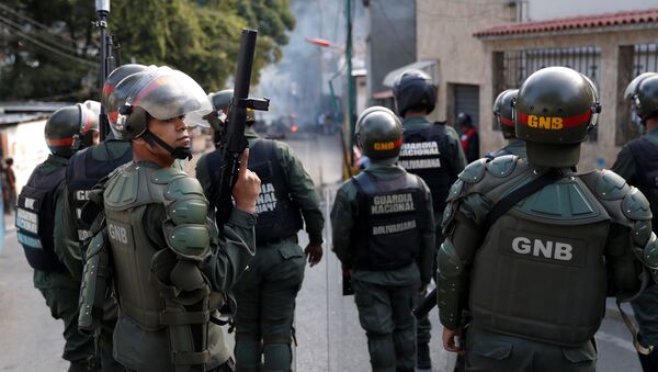 Guarda Nacional acompanham protesto em Caracas - Sputnik Brasil