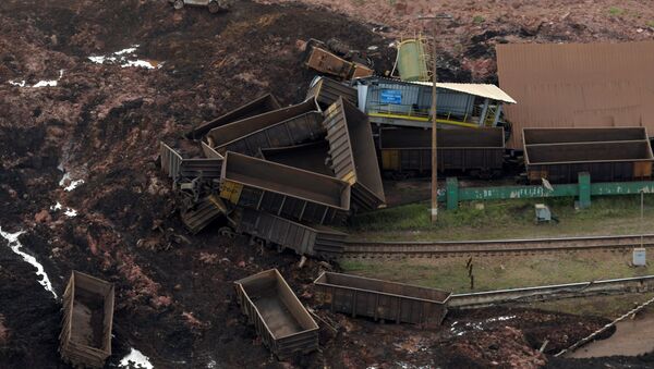 Consecuencias de la ruptura de la represa minera en Brasil - Sputnik Brasil