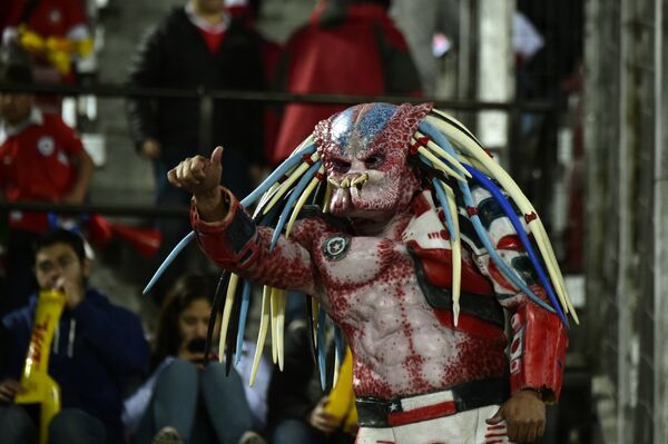 Um torcedor do Chile durante a cerimônia de inauguração da Copa América no Estadio Nacional de Santiago, no Chile, em 11 de junho - Sputnik Brasil