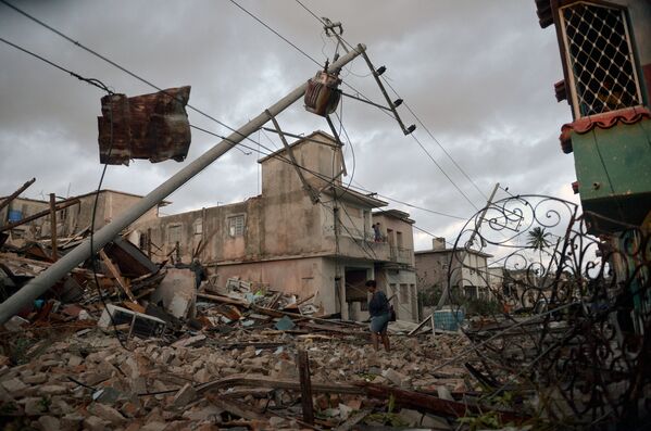 Ruínas de casas formadas depois do tornado em Havana - Sputnik Brasil