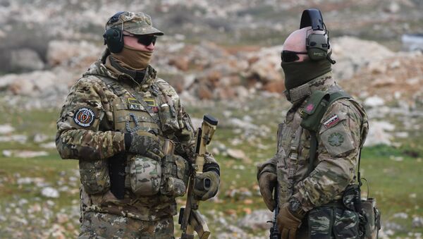 Especialistas militares russos realizam treinamentos de militares sírios - Sputnik Brasil