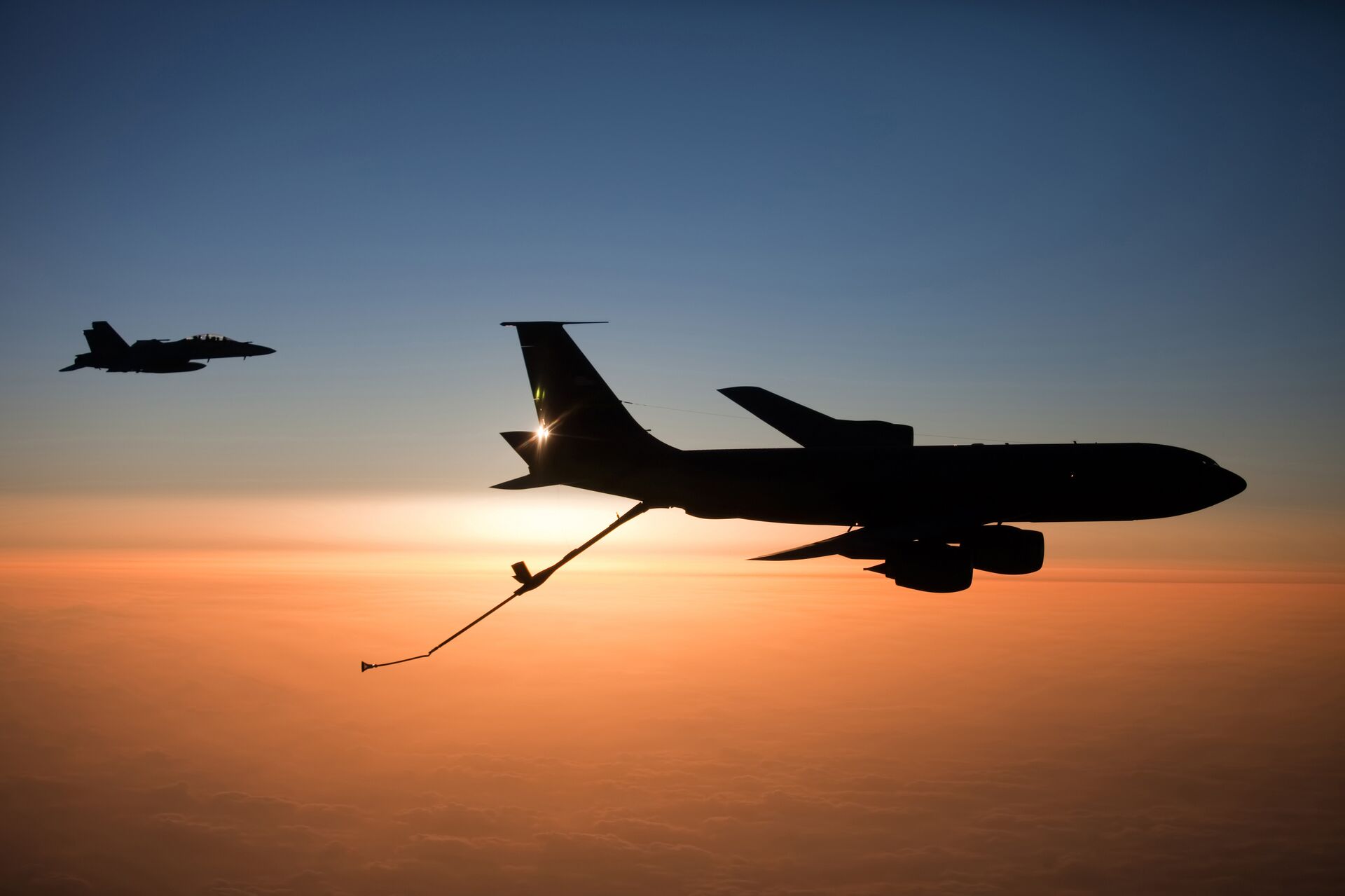 EUA testam avião de reabastecimento KC-135 com drone Loyal Wingman - Sputnik Brasil, 1920, 13.04.2021