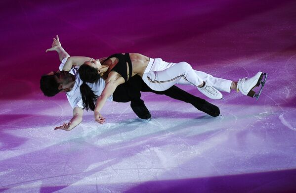 Sofia Evdokimova e Egor Bazin (Rússia) durante a apresentação da 5ª etapa da Final do Grand Prix de Patinação Artística no Gelo em Moscou, na Rússia - Sputnik Brasil