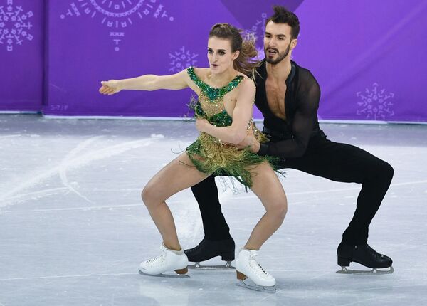 Gabriella Papadakis e Guillaume Cizeron (França) se apresentam nos Jogos da XXIII Olimpíada de Inverno - Sputnik Brasil