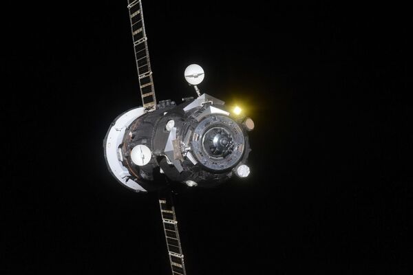 Nave espacial de carga russa Progress MS-09 partindo da Estação Espacial Internacional - Sputnik Brasil