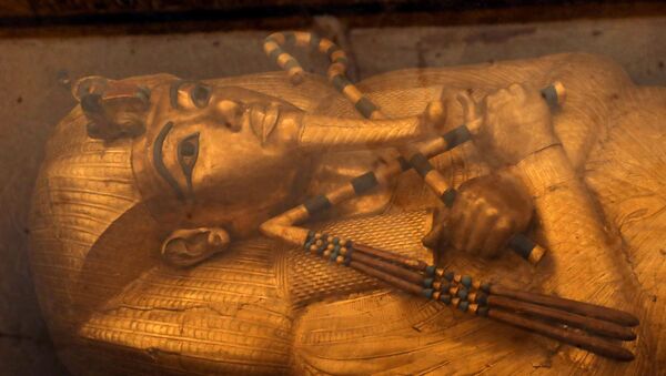 O sarcófago dourado do faraó Tutancâmon que faleceu ainda na adolescência - Sputnik Brasil