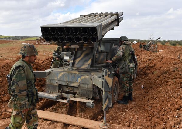 Soldados sírios durante exercícios na província síria de Aleppo - Sputnik Brasil