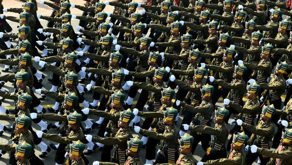 Exército indiano desfilando em Nova Deli durante a parada do Dia da República, 26 de janeiro de 2019 - Sputnik Brasil