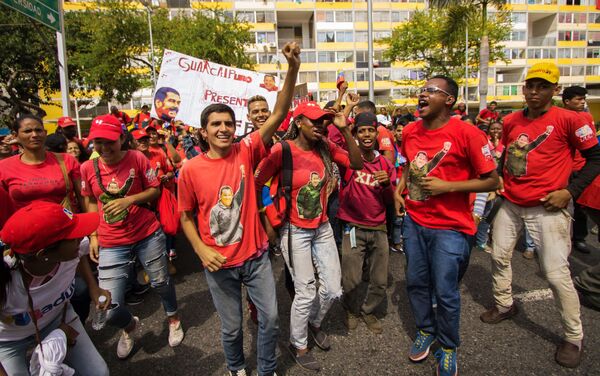 Venezuelanos se reúnem nas ruas de Caracas para se manifestar a favor de Nicolás Maduro - Sputnik Brasil