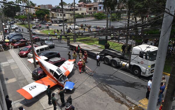 Avião pequeno da Força Aérea do Peru (FAP) após acidente - Sputnik Brasil