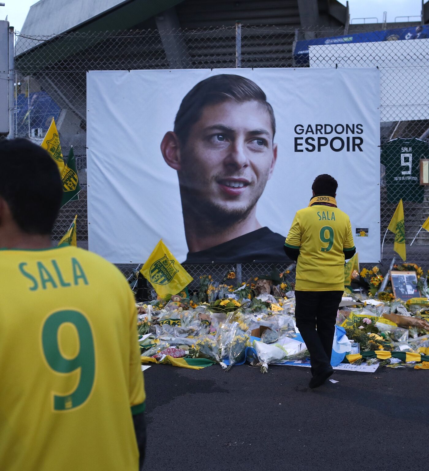 Torcedores do Nantes prestam homenagens a Emiliano Sala