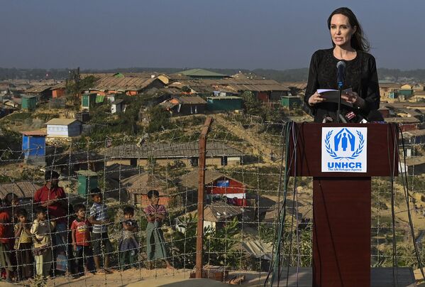 Atriz americana Angelina Jolie, enviada da ONU para refugiados, discursa durante visita a Bangladesh, 5 de fevereiro de 2019 - Sputnik Brasil