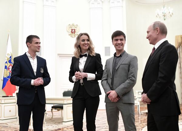 Presidente russo Vladimir Putin durante reunião com vencedores do prêmio nacional Pequenas Empresas 2019 - Sputnik Brasil