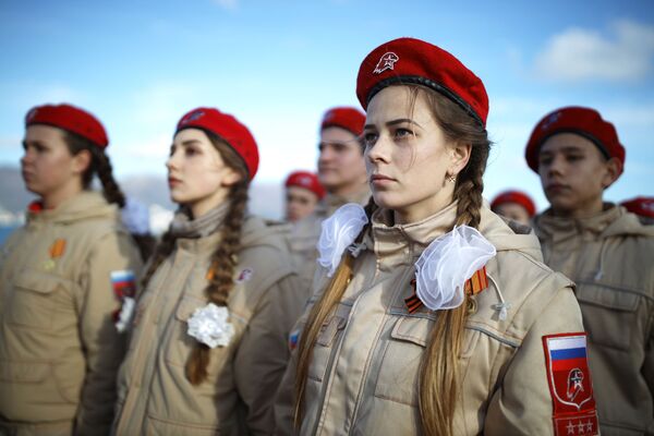 Jovens soldadas durante campanha patriótica na região de Novossibirsk, Rússia - Sputnik Brasil