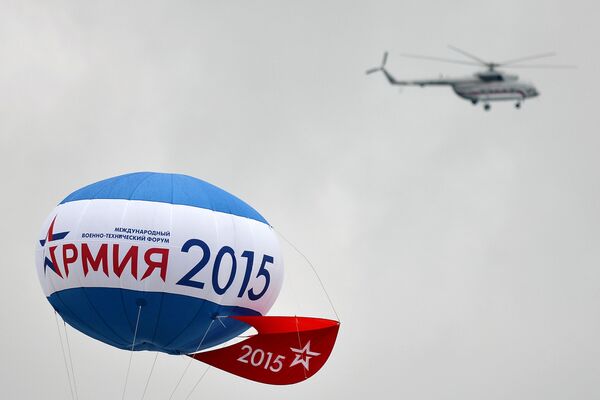 Logotipo Army 2015 no balão durante a cerimónia de abertura da exposição militar em Kubinka, Rússia. - Sputnik Brasil
